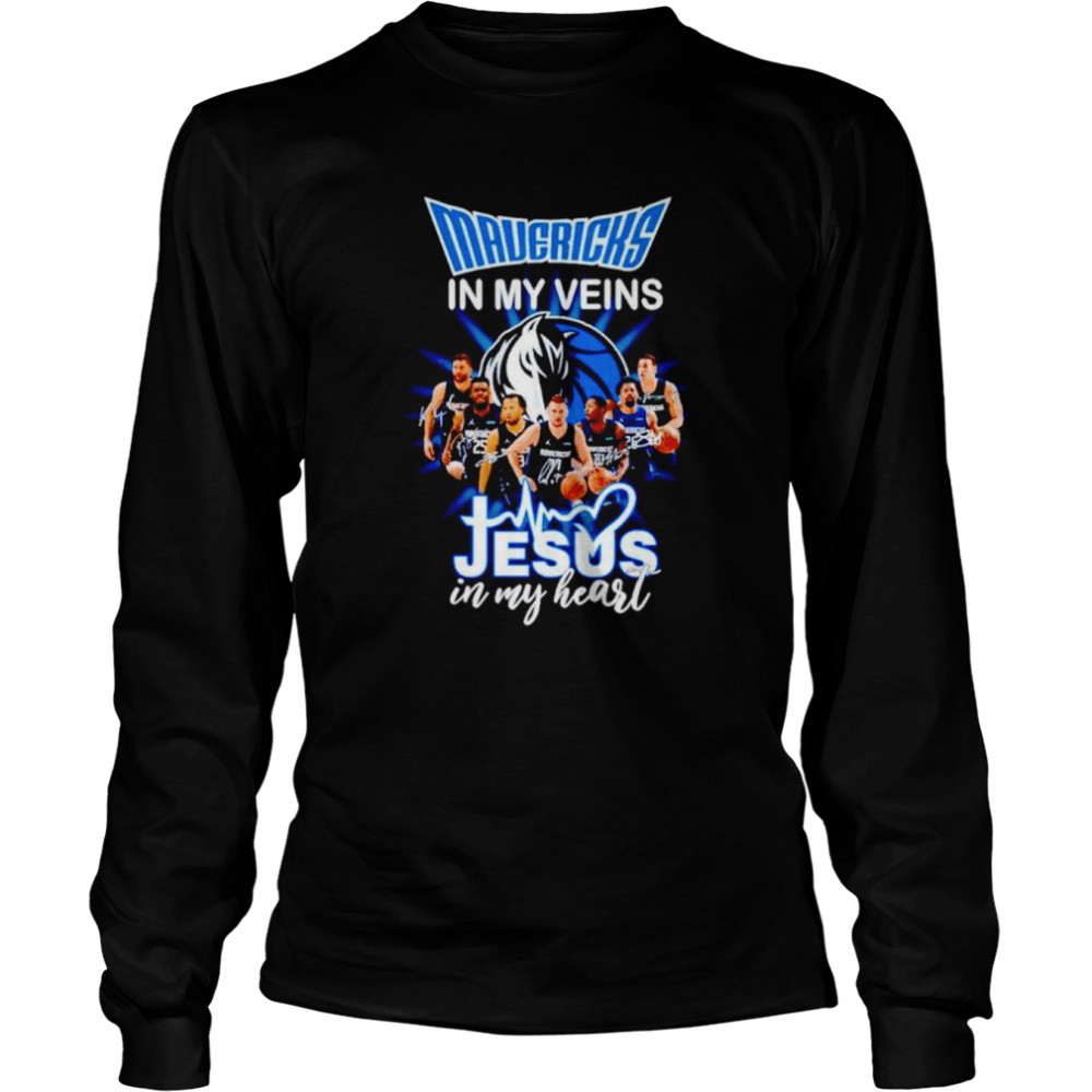 Dallas Mavericks in my veins Jesus in my heart signtures shirt Long Sleeved T-shirt