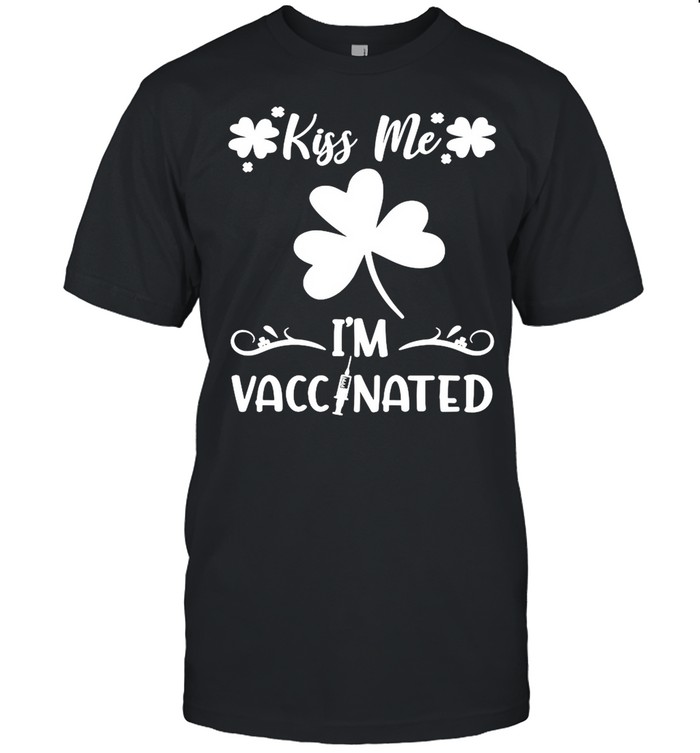 Kiss Me Im vaccinated St PPatrics Day shirt Classic Men's T-shirt