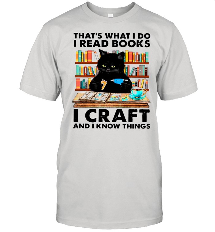 Black Cat That’s What I Do I Read Books I Craft And I Know Things shirt Classic Men's T-shirt