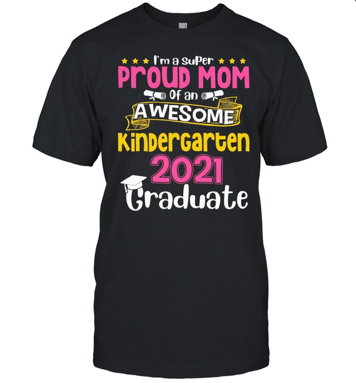Im a super Proud Mom Of An Awesome Kindergarten 2021 Graduate  Classic Men's T-shirt