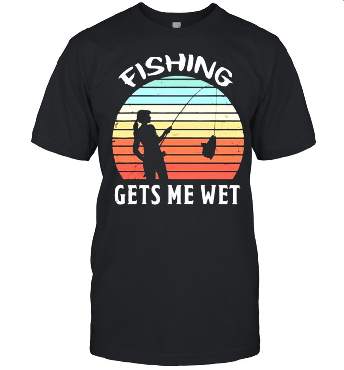 Fishing gets me wet vintage shirt Classic Men's T-shirt