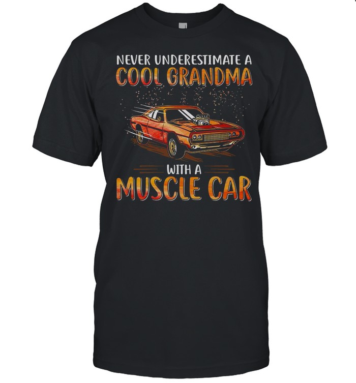 Never underestimate a cool grandma with a muscle car shirt Classic Men's T-shirt
