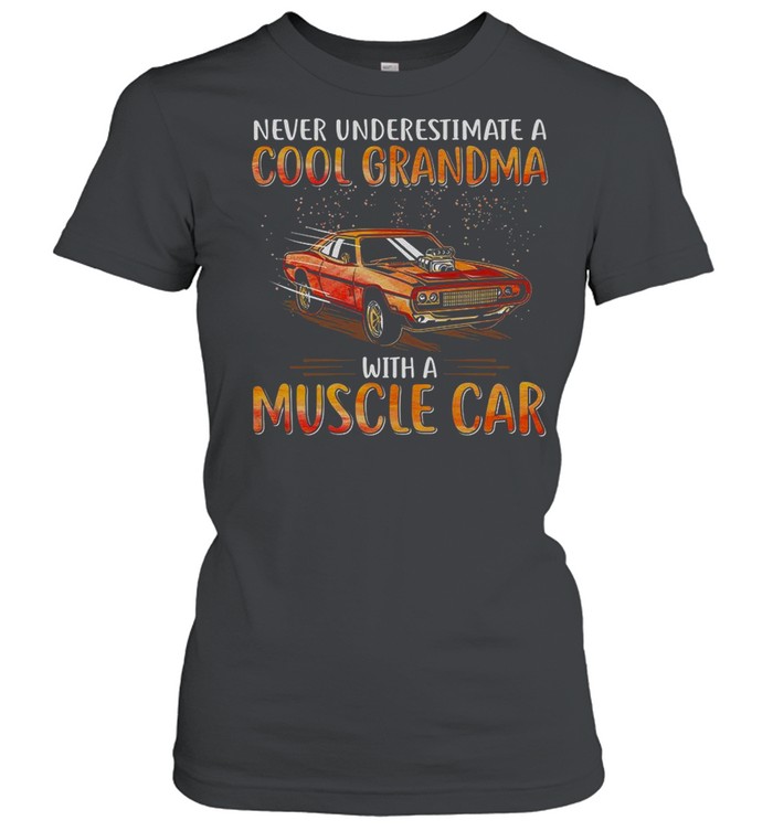 Never underestimate a cool grandma with a muscle car shirt Classic Women's T-shirt