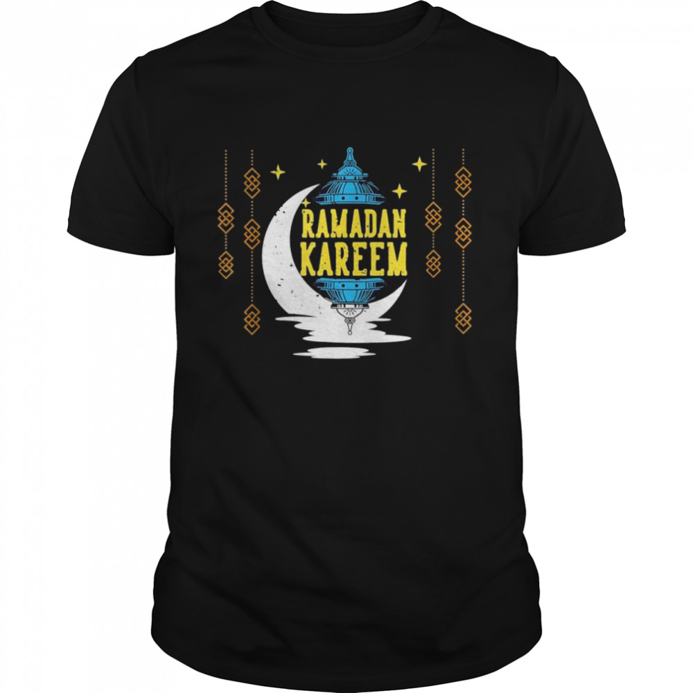Ramadan Kareem Muslims Eid Ramadan Lantern lights Moon Cute shirt Classic Men's T-shirt