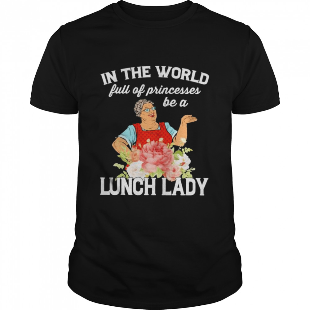 In the world full of princesses be a lunch lady shirt Classic Men's T-shirt