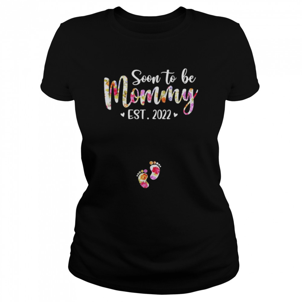 Soon to be mommy est 2022 pregnancy announcement shirt Classic Women's T-shirt